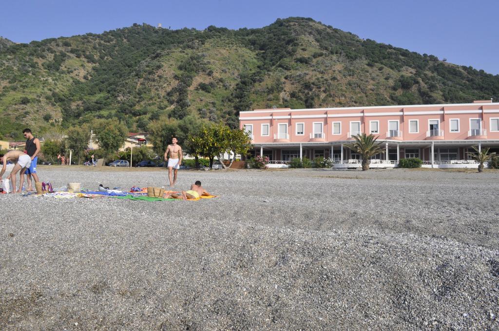 Hotel Ristorante La Scogliera - Nuova Gestione Piraino Exteriér fotografie