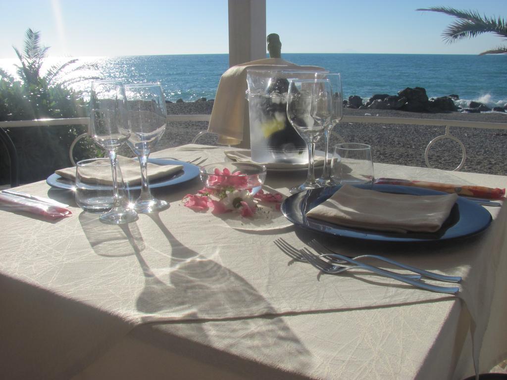 Hotel Ristorante La Scogliera - Nuova Gestione Piraino Exteriér fotografie