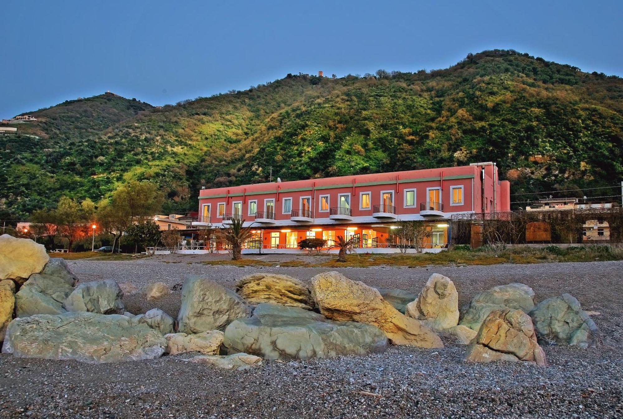 Hotel Ristorante La Scogliera - Nuova Gestione Piraino Exteriér fotografie