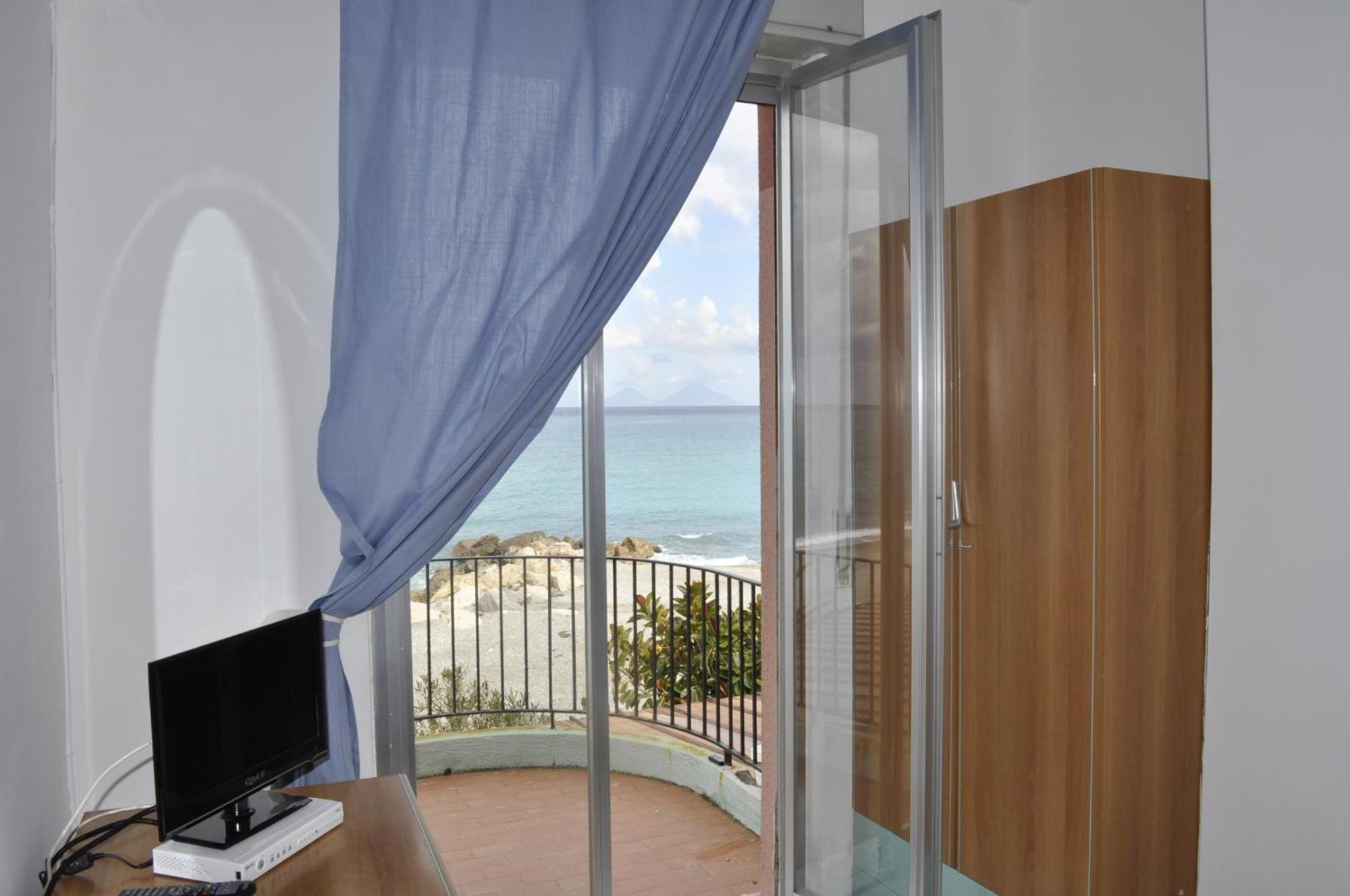 Hotel Ristorante La Scogliera - Nuova Gestione Piraino Exteriér fotografie